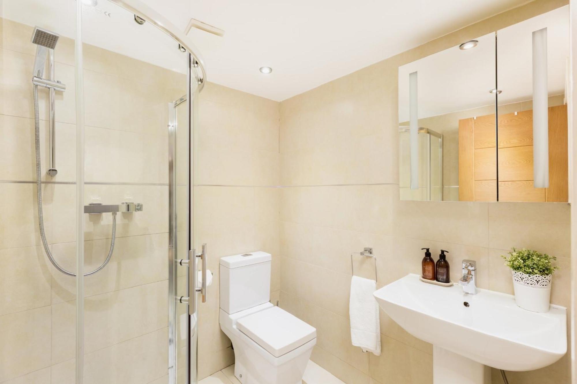 High End Luxury Townhouse In Jq, 4 Bedrooms, Flat Screen Tv In All Rooms, Free Parking, Near Birmingham City Centre Deposit Required Ngoại thất bức ảnh