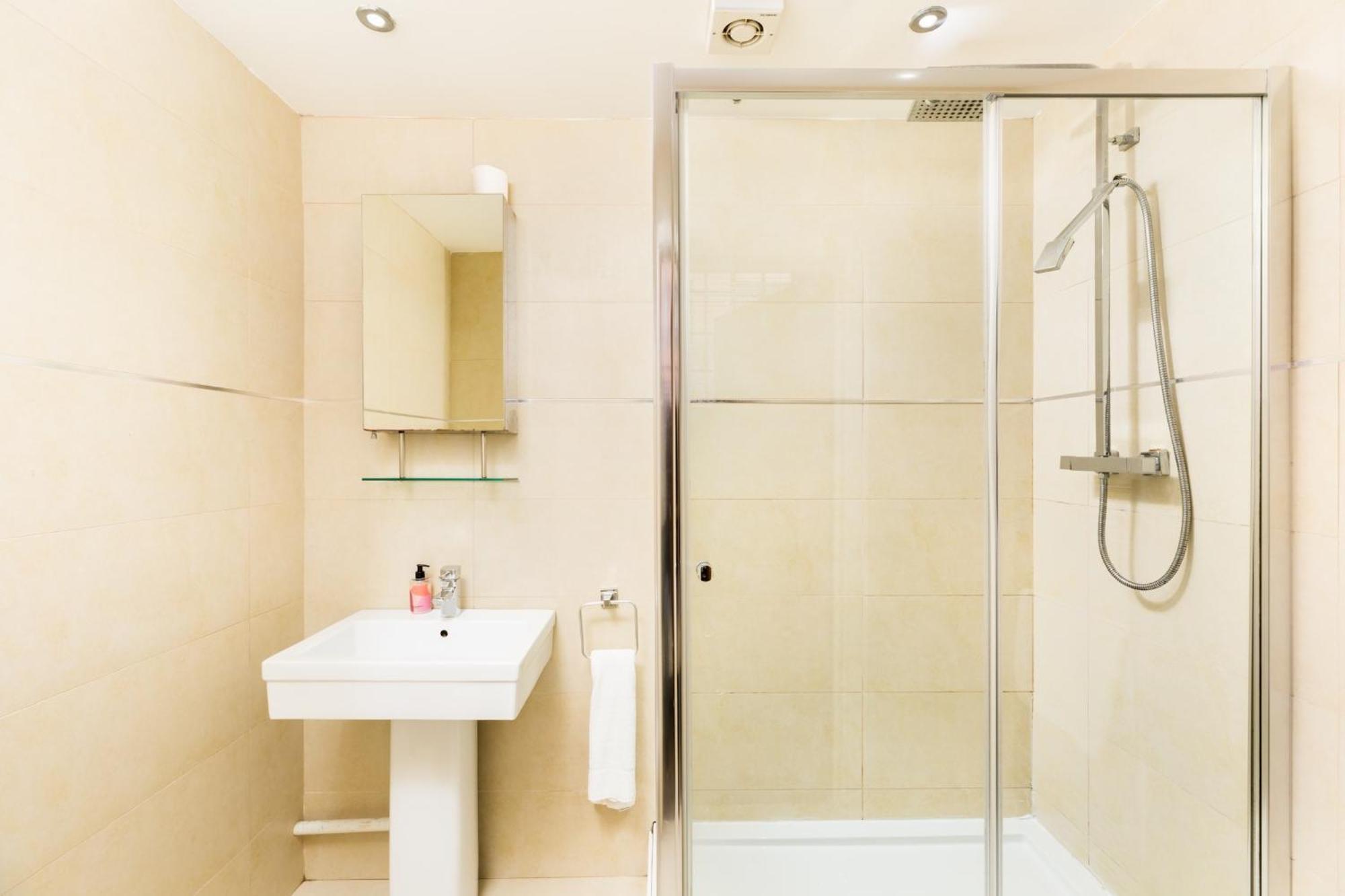 High End Luxury Townhouse In Jq, 4 Bedrooms, Flat Screen Tv In All Rooms, Free Parking, Near Birmingham City Centre Deposit Required Ngoại thất bức ảnh